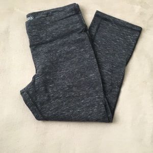Ideology Crop Capri Leggings in Gray size M
